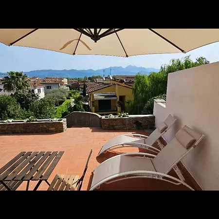 Alveari E Nidi Konukevi